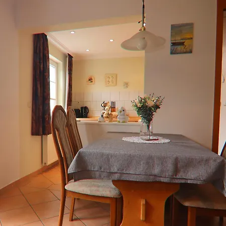 Casa de Férias Ferienhaeuser Am Teich, Zinnowitz