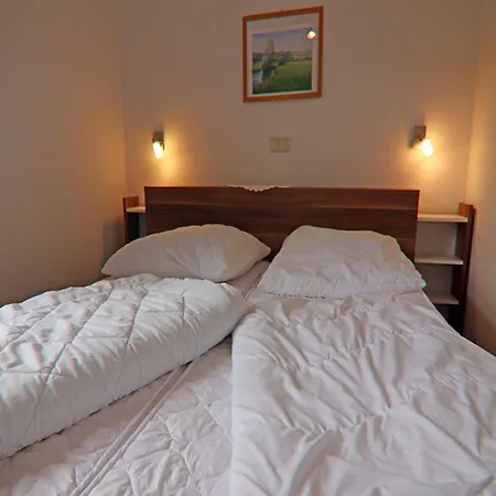 بيت للعطل Ferienhaeuser Am Teich,