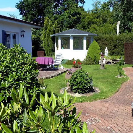 Ferienhaeuser Am Teich, *